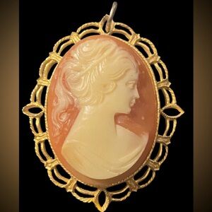 Elegant Gold Tone Filigree Frame Relief Carving Cameo Pendant Necklace Victorian